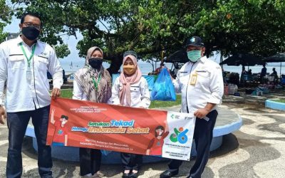 Bagikan Masker di Kawasan Wisata Untuk Satukan Tekad Menuju Indonesia Sehat