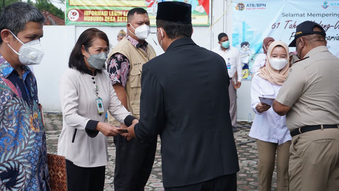 Penerimaan Sertifikat Tanah Loka Litbang Kesehatan Pangandaran